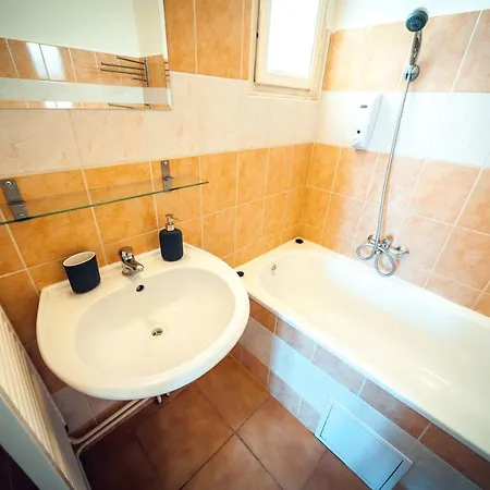 Karlinium With Large Terrace Apartamento *