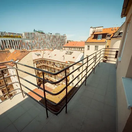 Karlinium With Large Terrace דירה